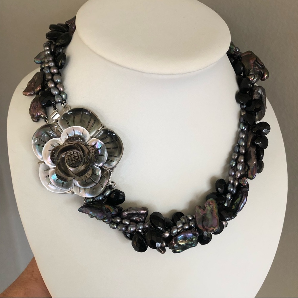 Caroline ROUSSEL Jewelry necklace. Short. New with tag. Mother pearl flower.